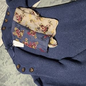 Blue tunic w buttons on shoulders,scarf